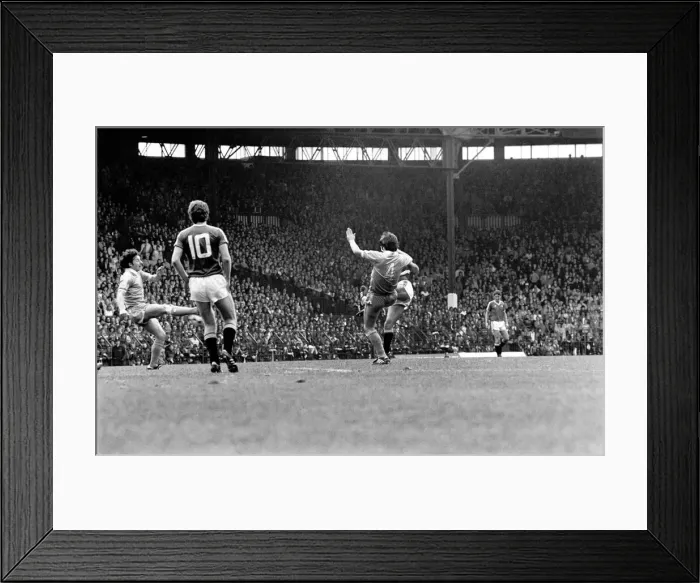 Framed Print : Manchester United 1 v. Stoke 0. October 1982 MF08-01-010 Framed Print : Manchester United 1 v. Stoke 0. October 1982 MF08-01-010