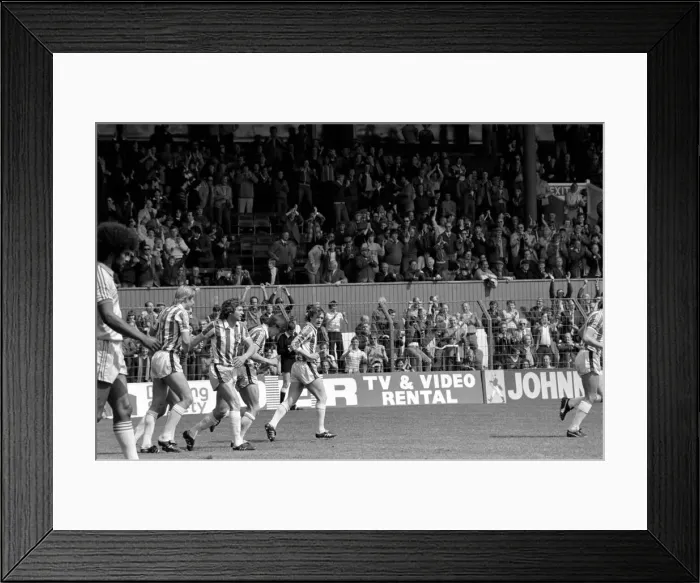 Framed Print : Stoke 2 v. Notts. County 2. Division 1 Football. May 1982 MF07-06-030