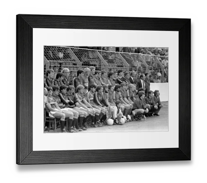 Framed Print : Pre Season Friendly. Glentoran v Manchester United. August 1982 MF08-19-019 Framed Print : Pre Season Friendly. Glentoran v Manchester United. August 1982 MF08-19-019