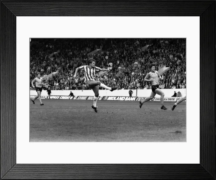 Framed Print : Sheffield Wednesday 0 v. Wolverhampton Wanderers 0. Division 2 Football Framed Print : Sheffield Wednesday 0 v. Wolverhampton Wanderers 0. Division 2 Football