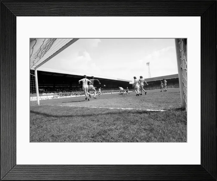 Framed Print : Stoke 2 v. Notts. County 2. Division 1 Football. May 1982 MF07-06-040 Framed Print : Stoke 2 v. Notts. County 2. Division 1 Football. May 1982 MF07-06-040