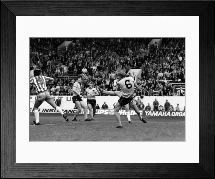 Framed Print : Sheffield Wednesday 0 v. Wolverhampton Wanderers 0. Division 2 Football Framed Print : Sheffield Wednesday 0 v. Wolverhampton Wanderers 0. Division 2 Football