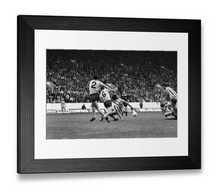 Framed Print : Sheffield Wednesday 0 v. Wolverhampton Wanderers 0. Division 2 Football