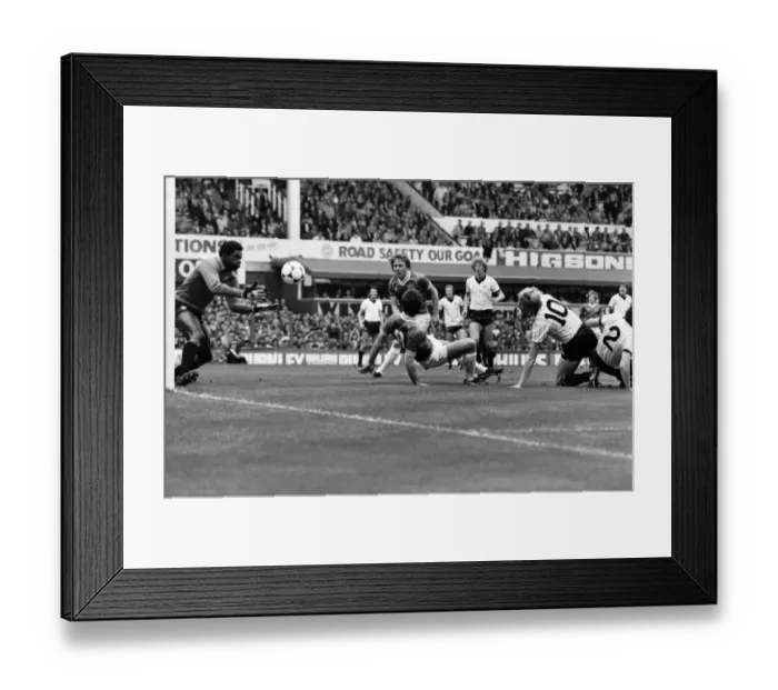 Framed Print : Sheffield Wednesday 0 v. Wolverhampton Wanderers 0. Division 2 Football