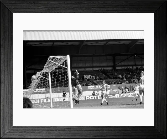 Framed Print : Stoke 2 v. Notts. County 2. Division 1 Football. May 1982 MF07-06-045 Framed Print : Stoke 2 v. Notts. County 2. Division 1 Football. May 1982 MF07-06-045
