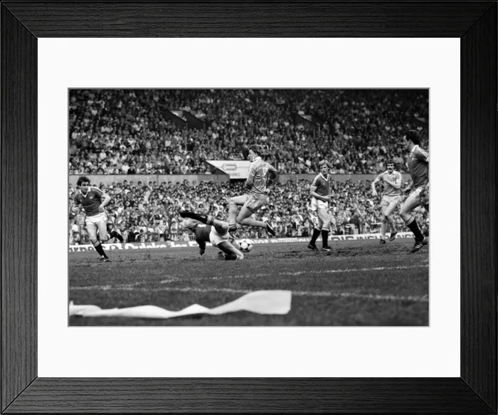 Framed Print : Manchester United 2 v. Stoke City 0. Division 1 Football. May 1982 MF07-02-033 Framed Print : Manchester United 2 v. Stoke City 0. Division 1 Football. May 1982 MF07-02-033