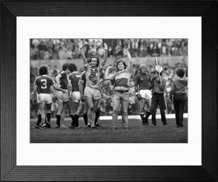 Framed Print : Manchester United 2 v. Stoke City 0. Division 1 Football. May 1982 MF07-02-049 Framed Print : Manchester United 2 v. Stoke City 0. Division 1 Football. May 1982 MF07-02-049