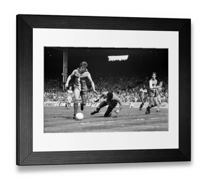 Framed Print : Manchester City 1 v. Coventry 3. May 1982 MF07-05-107