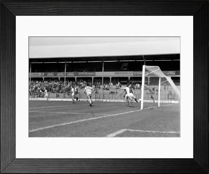 Framed Print : Blackburn Rovers 4 v. Newcastle United 1. Division 1 Football. May 1982 MF07-08-031