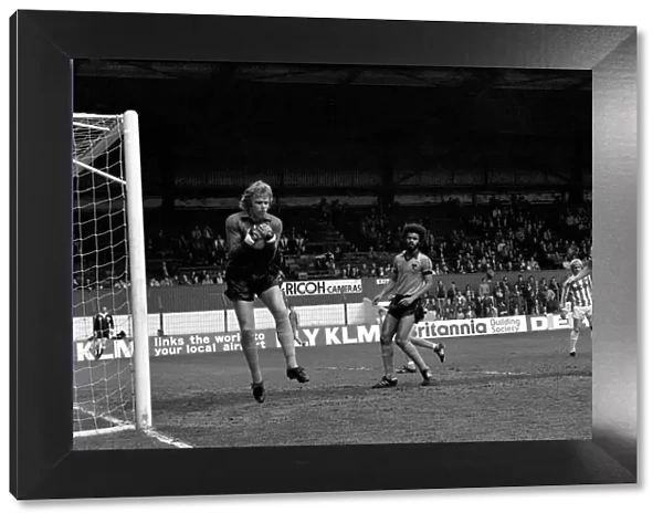Stoke City 2 v. Wolverhampton Wanderers 1. Division 1 Football. April 1982 MF06-40-044