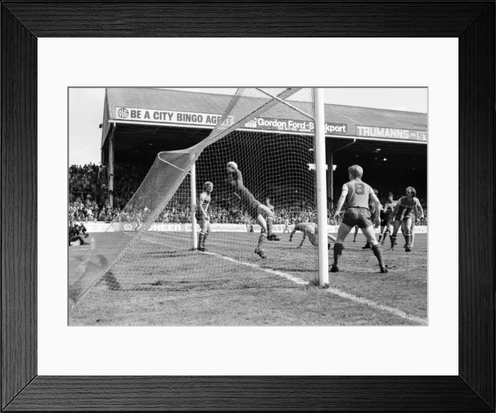 Framed Print : Manchester City 1 v. Coventry 3. May 1982 MF07-05-038 Framed Print : Manchester City 1 v. Coventry 3. May 1982 MF07-05-038