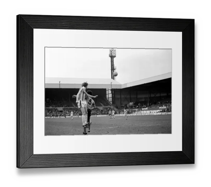 Framed Print : Stoke City 2 v. Wolverhampton Wanderers 1. Division 1 Football. April 1982 MF06-40-024 Framed Print : Stoke City 2 v. Wolverhampton Wanderers 1. Division 1 Football. April 1982 MF06-40-024