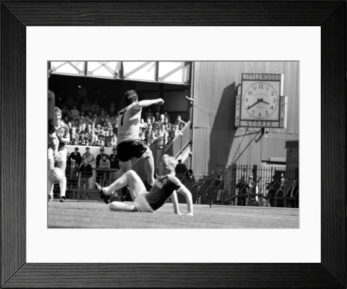 Framed Print : Everton 1 v. Wolverhampton Wanderers 1. May 1982 MF07-04-046 Framed Print : Everton 1 v. Wolverhampton Wanderers 1. May 1982 MF07-04-046