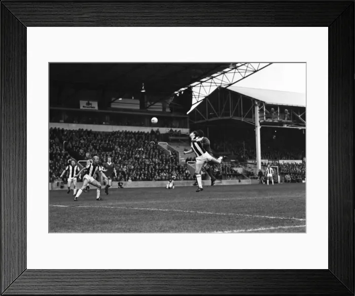 Framed Print : Leicester City 1 v. Manchester United 0. Division One FootballFebruary 1981 MF01-22-103