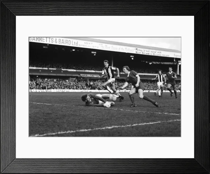 Framed Print : Leicester City 1 v. Manchester United 0. Division One FootballFebruary 1981 MF01-22-107 Framed Print : Leicester City 1 v. Manchester United 0. Division One FootballFebruary 1981 MF01-22-107