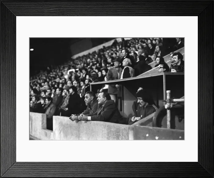 Framed Print : Leicester City 1 v. Manchester United 0. Division One FootballFebruary 1981 MF01-22-091