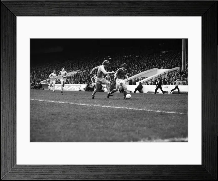 Framed Print : Manchester City 1 v. Nottingham Forest 1. Febuary 1981 MF01-24-031