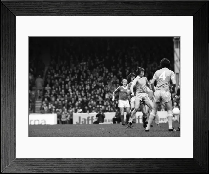 Framed Print : Manchester City 1 v. Nottingham Forest 1. Febuary 1981 MF01-24-017 Framed Print : Manchester City 1 v. Nottingham Forest 1. Febuary 1981 MF01-24-017
