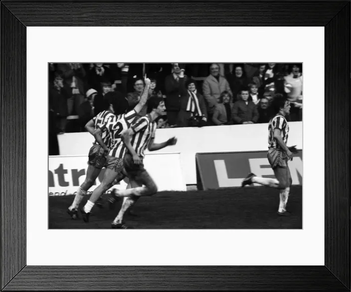 Framed Print : Sheffield Wednesday 1 v. Notts. County 2. Division Two Football. January 1981 MF01-20-030 Framed Print : Sheffield Wednesday 1 v. Notts. County 2. Division Two Football. January 1981 MF01-20-030