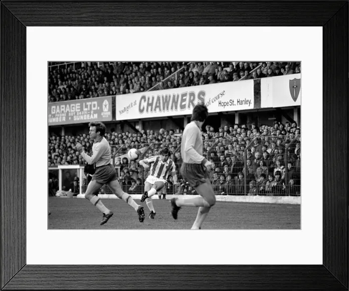 Framed Print : Stoke 1 v. Arsenal 1. Division One Football. Febuary 1981 MF01-23-032