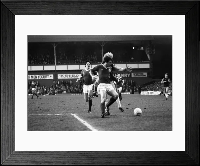 Framed Print : Everton 1 v. Aston Villa 3. Division One Football. February 1981 MF01-21-018 Framed Print : Everton 1 v. Aston Villa 3. Division One Football. February 1981 MF01-21-018