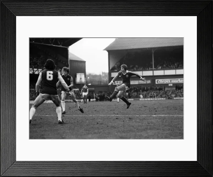 Framed Print : Everton 1 v. Aston Villa 3. Division One Football. February 1981 MF01-21-005 Framed Print : Everton 1 v. Aston Villa 3. Division One Football. February 1981 MF01-21-005