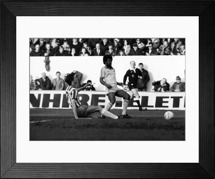 Framed Print : Sheffield Wednesday 1 v. Notts. County 2. Division Two Football. January 1981 MF01-20-035 Framed Print : Sheffield Wednesday 1 v. Notts. County 2. Division Two Football. January 1981 MF01-20-035