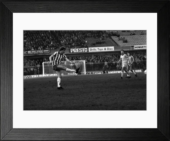 Framed Print : Sheffield Wednesday 1 v. Notts. County 2. Division Two Football. January 1981 MF01-20-064 Framed Print : Sheffield Wednesday 1 v. Notts. County 2. Division Two Football. January 1981 MF01-20-064