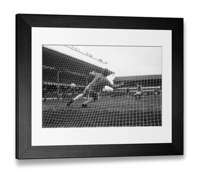 Framed Print : Everton 1 v. Aston Villa 3. Division One Football. February 1981 MF01-21-028 Framed Print : Everton 1 v. Aston Villa 3. Division One Football. February 1981 MF01-21-028