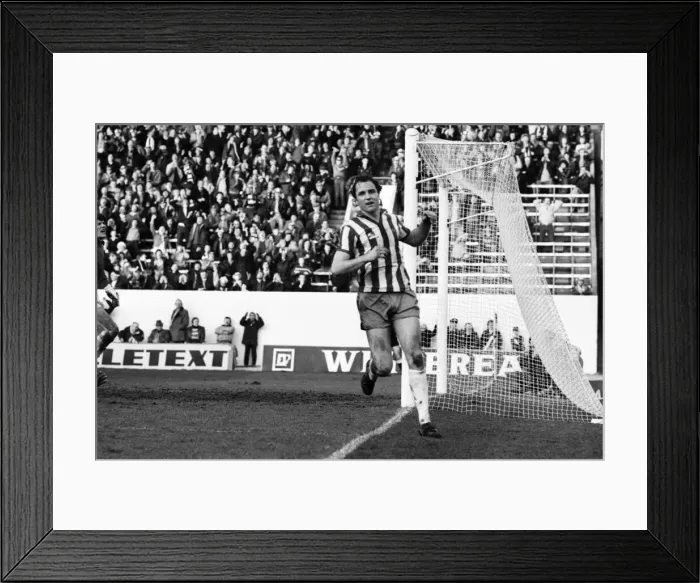 Framed Print : Sheffield Wednesday 1 v. Notts. County 2. Division Two Football. January 1981 MF01-20-067 Framed Print : Sheffield Wednesday 1 v. Notts. County 2. Division Two Football. January 1981 MF01-20-067