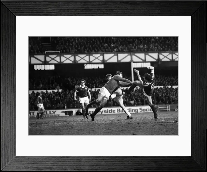 Framed Print : Everton 1 v. Aston Villa 3. Division One Football. February 1981 MF01-21-025