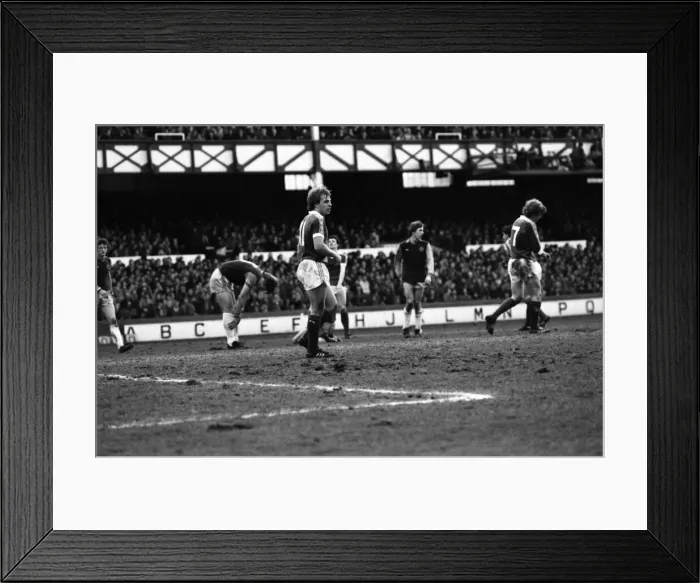 Framed Print : Everton 1 v. Aston Villa 3. Division One Football. February 1981 MF01-21-004