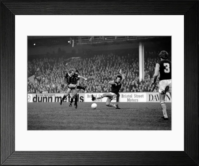 Framed Print : Aston Villa 1 v. Manchester City 0. Division One Football. January 1981 MF01-17-040
