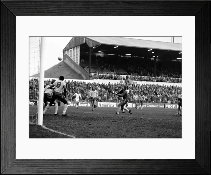 Framed Print : Leeds United 1 v. Norwich City 0. Division One Football. January 1981 MF01-18-053