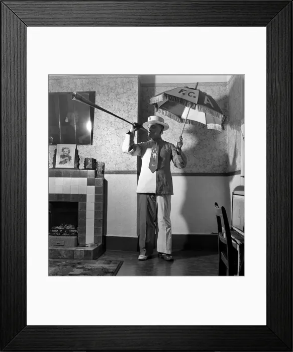 Framed Print : Mickey Renders, supporter of Arsenal F. C. Feburary 1953 D1046-001