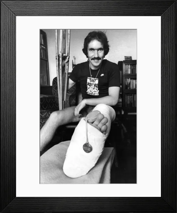 Framed Print : The Great North Run 27 June 1982 - David Robinson from heaton who ran the whole race with Framed Print : The Great North Run 27 June 1982 - David Robinson from heaton who ran the whole race with