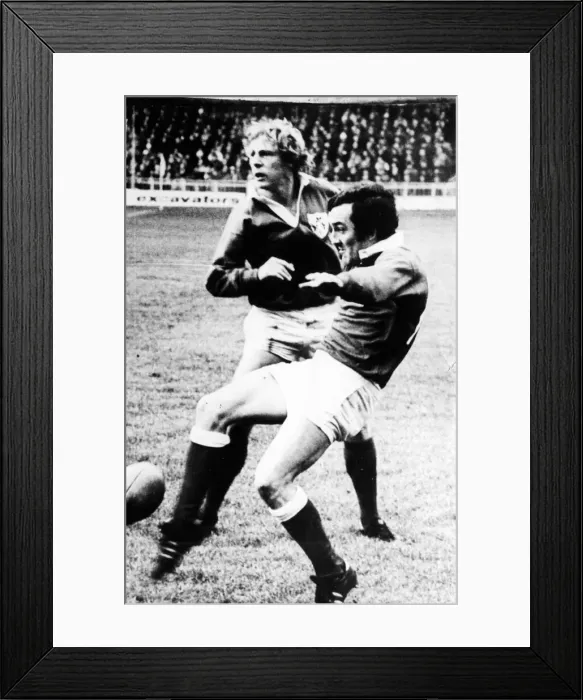 Framed Print : Phil Bennett, rugby player of Llanelli and Wales. pictured in action for Wales against Framed Print : Phil Bennett, rugby player of Llanelli and Wales. pictured in action for Wales against
