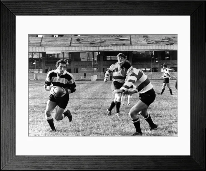 Framed Print : Cardiff v Gloucester rugby union match at Cardiff Arms Park