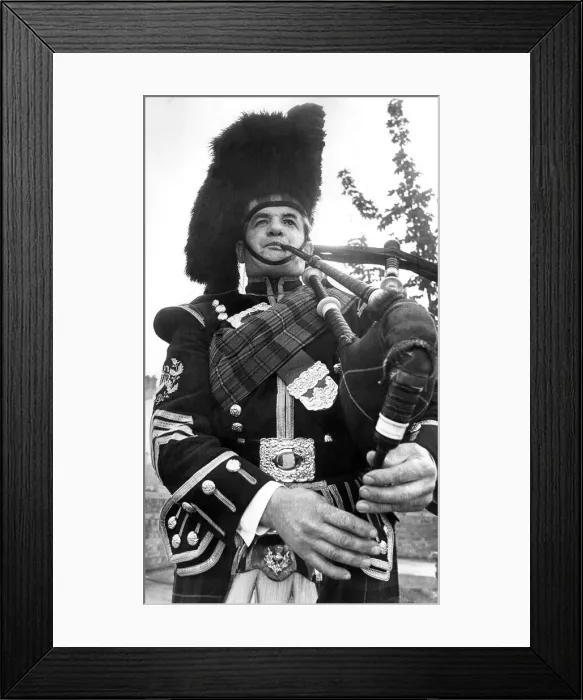 Framed Print : Pipe Major Fred Redpath of the 1st (Newcastle) Regt. R. E. T. A