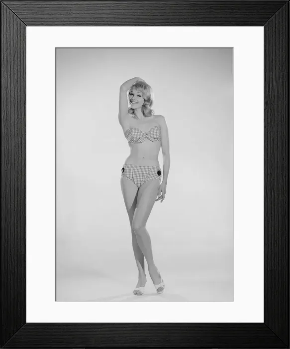 Framed Print : Reveille Model Jo Waring modelling the latest 1960s fashion for the beach. Circa May 1961 Framed Print : Reveille Model Jo Waring modelling the latest 1960s fashion for the beach. Circa May 1961