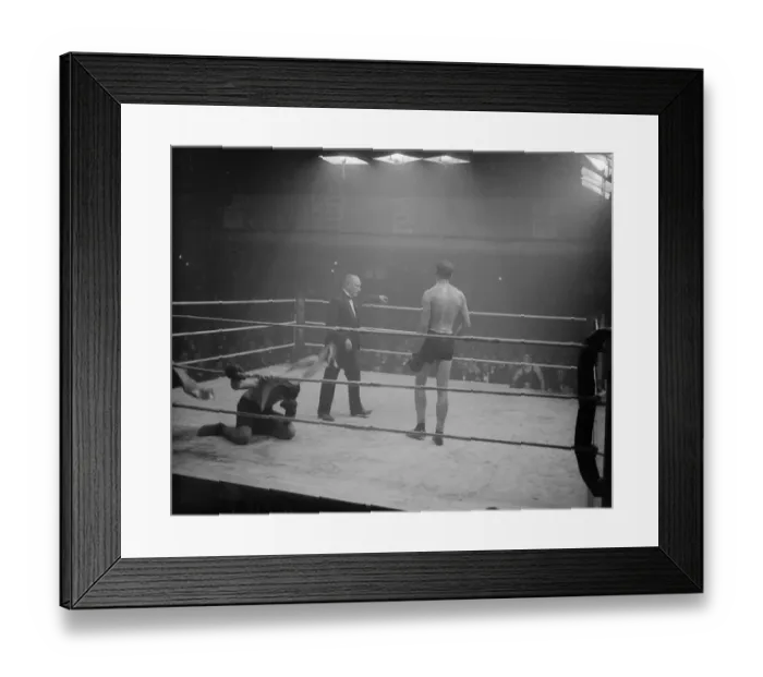 Framed Print : Bombadier Billy Wells vs Arthur Townley at the Holborn Stadium, Holborn, London Framed Print : Bombadier Billy Wells vs Arthur Townley at the Holborn Stadium, Holborn, London