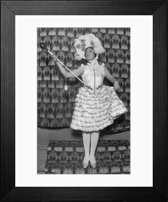 Framed Print : Scene from the play The Belle Of New York 2nd December 1925 Framed Print : Scene from the play The Belle Of New York 2nd December 1925