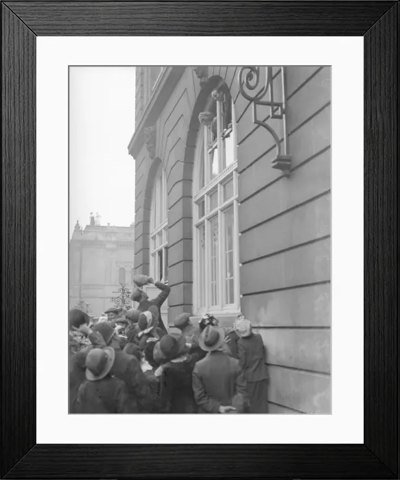 Framed Print : Douglas Fairbanks and Mary Pickford seen here at the Ritz Hotel showering roses Framed Print : Douglas Fairbanks and Mary Pickford seen here at the Ritz Hotel showering roses