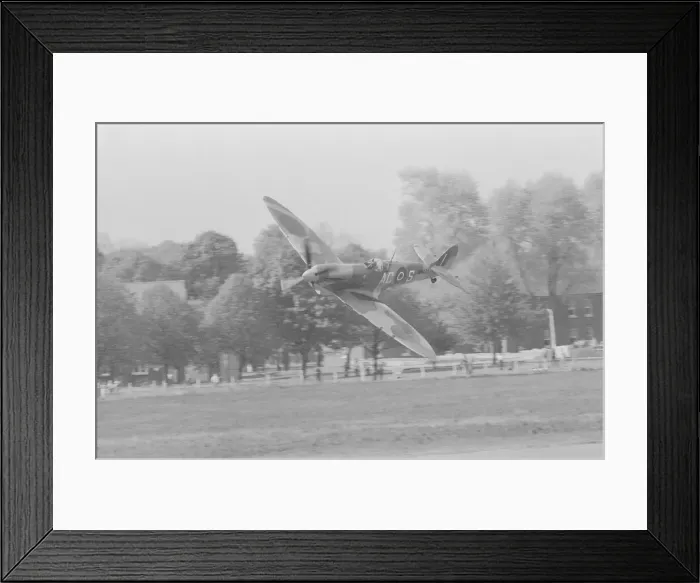 Framed Print : Spitfire Mk IXB MH434 was built in 1943 at Vickers, Castle Bromwich Framed Print : Spitfire Mk IXB MH434 was built in 1943 at Vickers, Castle Bromwich