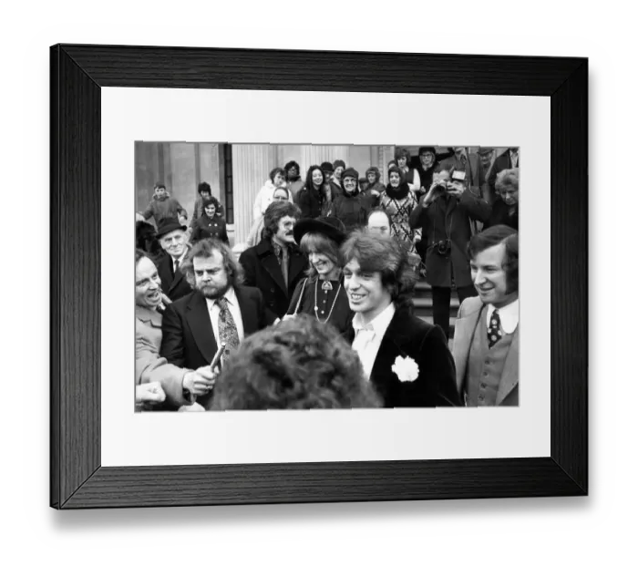 Framed Print : Singer Georgie Fame singer marries the Marchioness of Londonderry 25 February 1972