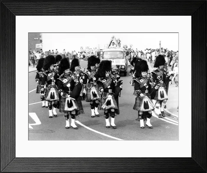 Framed Print : The pipes and drums of the 72 Royal Engineers (V) from Gateshead in a carnival procession Framed Print : The pipes and drums of the 72 Royal Engineers (V) from Gateshead in a carnival procession