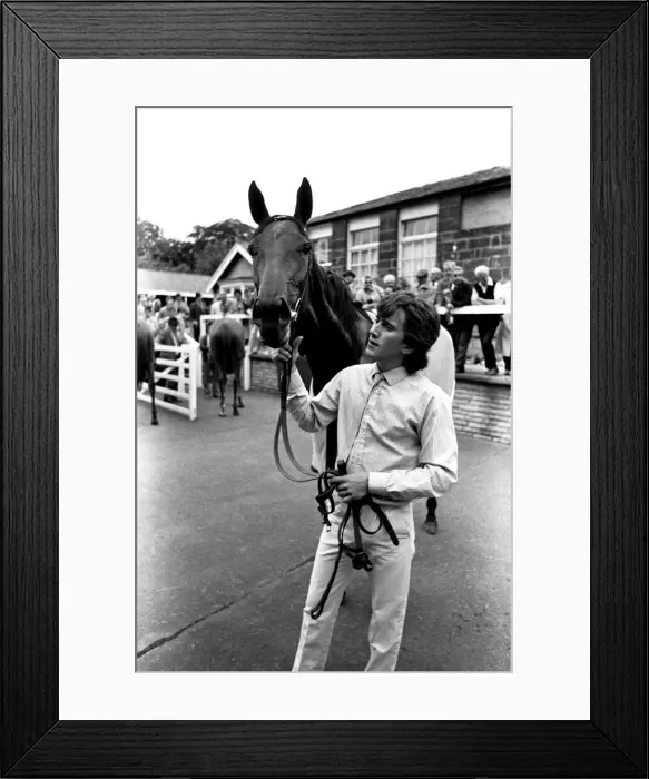 Framed Print : Singletta, with jockey Walter Swinburn virtually a passenger Framed Print : Singletta, with jockey Walter Swinburn virtually a passenger