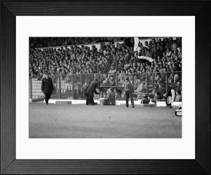 Framed Print : Leeds United 1 v. Sunderland 0. Division 1 Football. October 1981 MF04-06-060