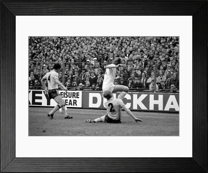 Framed Print : Leeds United 1 v. Sunderland 0. Division 1 Football. October 1981 MF04-06-091