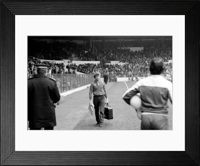Framed Print : Leeds United 1 v. Sunderland 0. Division 1 Football. October 1981 MF04-06-087 Framed Print : Leeds United 1 v. Sunderland 0. Division 1 Football. October 1981 MF04-06-087